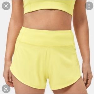 Outdoor Voices Hudson 2.5” short in SOLD OUT sunshine yellow